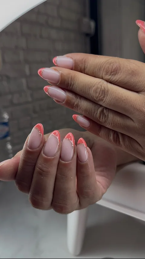 French corail et détails dorés — Lazoya à La Rochelle