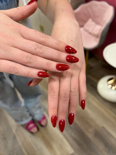 Rouge brillant, forme amande — Lazoya à La Rochelle